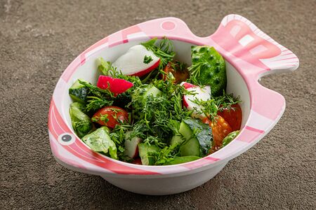 Салатик из овощей и зелени