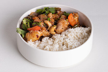 Гунбао-курица с орехами кешью