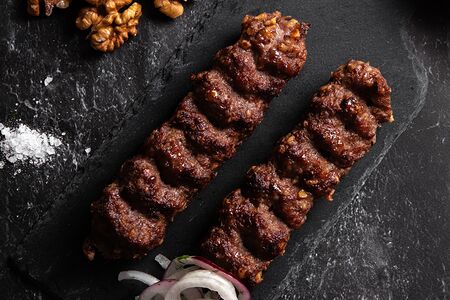 Люля-кебаб из говядины с грецким орехом