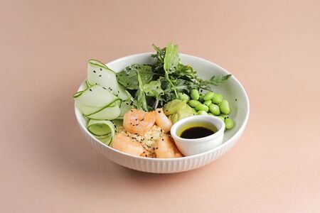 Боул с креветками и булгуром 