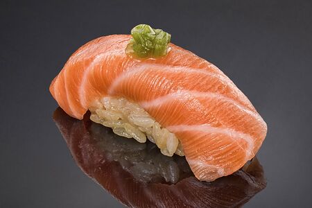 Лосось с маринованным стеблем васаби