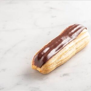 Эклер шоколадный