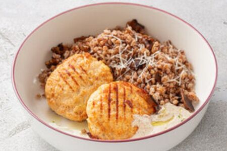 Котлеты из курицы с томленой гречкой