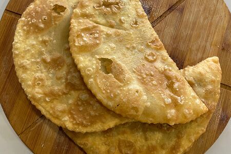 Пять Чебуреков со свининой и говядиной