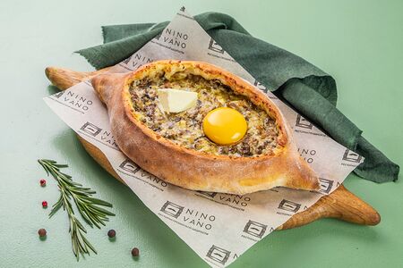 Хачапури с грибами и трюфелем