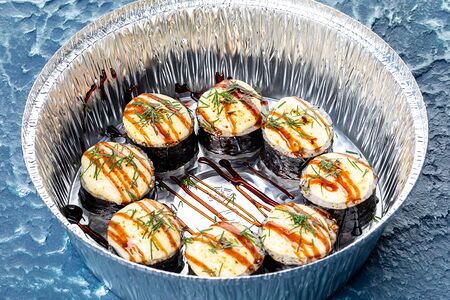 Запеченый ролл с курицей