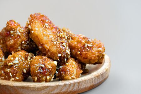 Крылья в соевом соусе с арахисом 