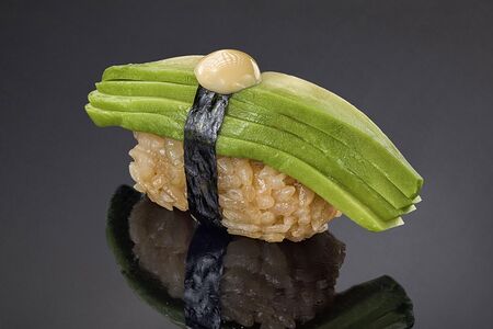 Авокадо с трюфельным соусом