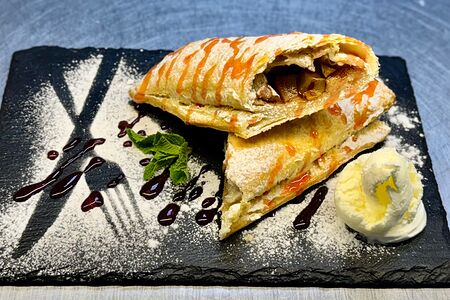 Штрудель вишневый