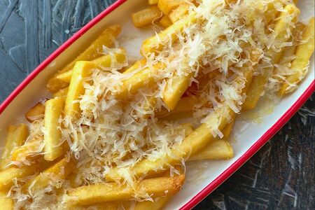 Картофель фри с пармезаном и трюфельным маслом