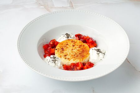 Запеканка из сыра рикотта со свежей клубникой