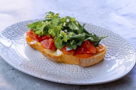 Брускетта с томатами 