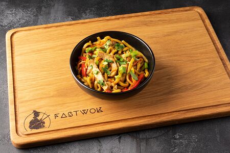 Вок с Цыплёнком в соусе Камикадзе