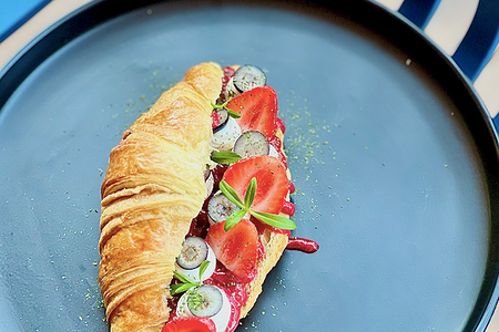 Круассан ягодный