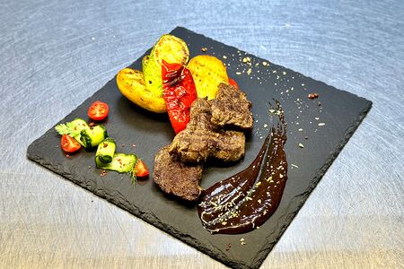 Медальоны с картофельным гарниром