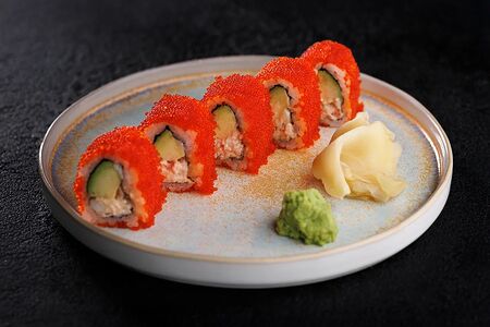 Классический ролл с крабом