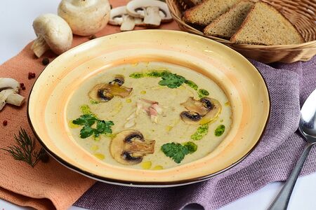 Крем-суп из белых грибов и шампиньонов