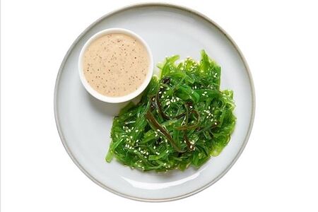 Чука салат с ореховым соусом