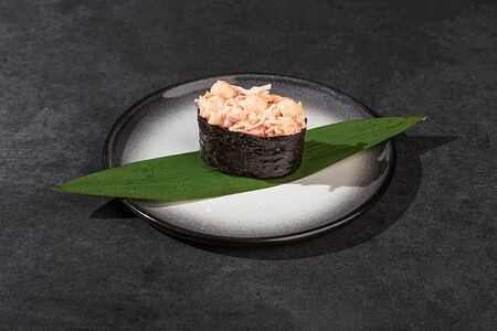 Гункан с крабом