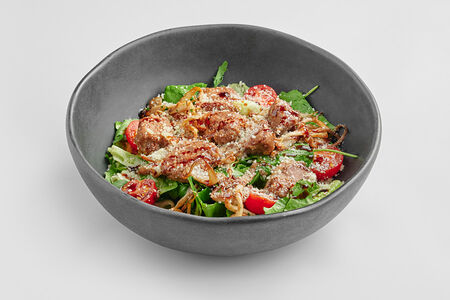 Салат с теплой куриной печенью и вешенками