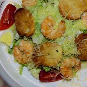 Салат Цезарь с креветкой