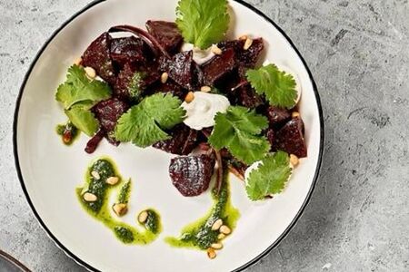 Копченая свекла с соусом песто