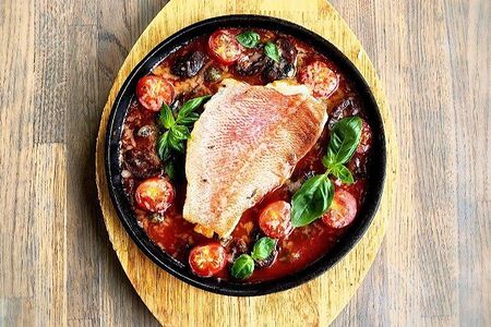 Филе окуня в томатном соусе