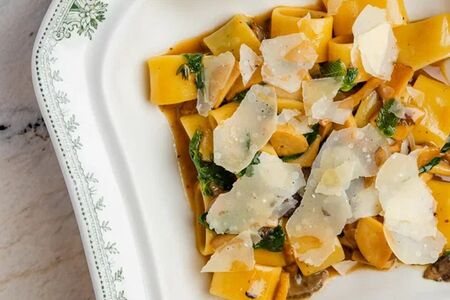 Паста каламарата с грибным рагу