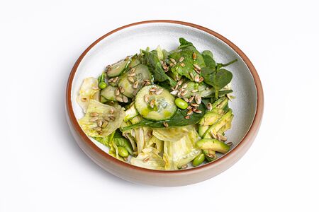 Зеленый салат, авокадо, бобы эдамаме