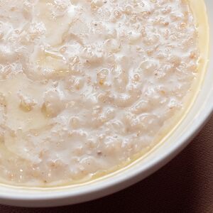 Каша овсяная из цельного зерна с йогуртом 