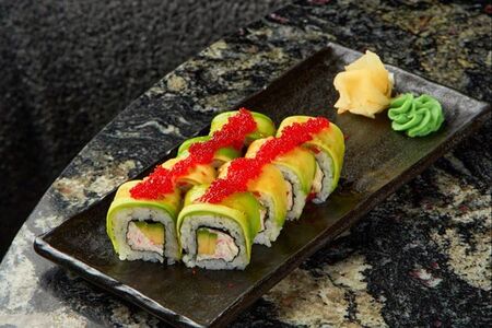 Авокадо ролл с тобико