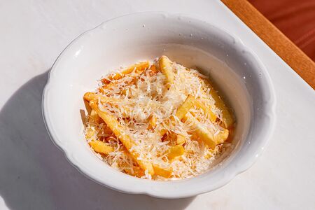 Картофель фри с пармезаном и трюфельным маслом