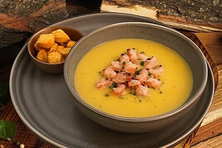 Крем-суп гороховый с копчёностями и крутонами New