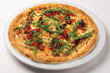 Пицца Маргарита с вялеными томатами 30 см на классическом тесте