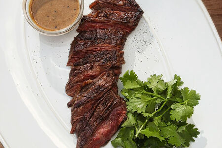 Скерт-стейк из мраморной говядины