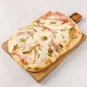 Римская пицца с ветчиной и и грибами