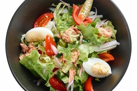 Салат с тунцом