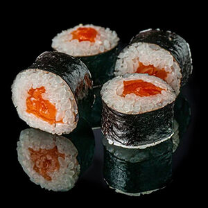 Ролл с лососем