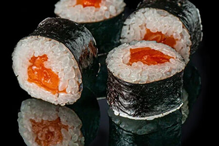 Ролл с лососем
