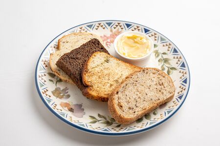 Хлебная корзина со взбитым маслом 