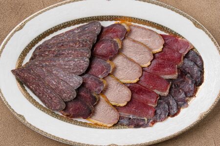 Мясные деликатесы