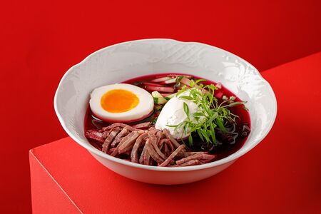 Классический холодный борщ с ростбифом