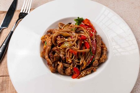 Гречневая лапша с говядиной