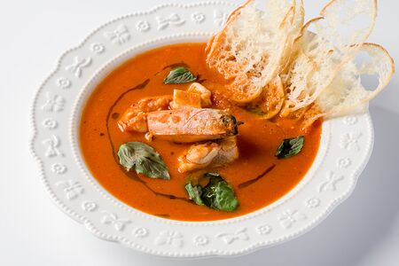 Томатный суп с морепродуктами