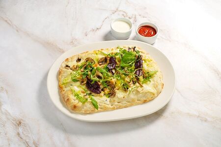 Пицца с курицей и грибами