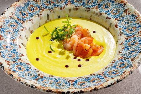 Кукурузный крем-суп на кокосовом молоке с креветками