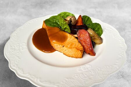 Лосось со шпинатом