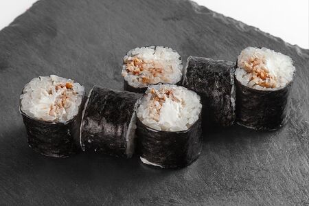 Маки с угрем