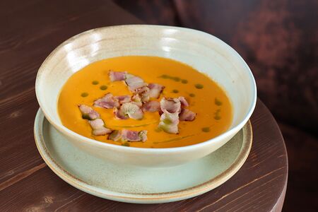 Чечевичный суп с беконом