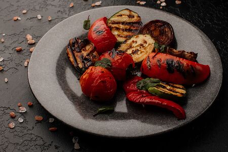 Овощи гриль в соево-чесночном соусе